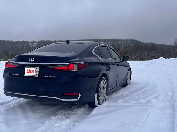 2019 Lexus ES 300h VII, синий, 4200000 рублей - вид 3