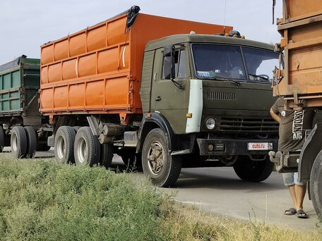 1984 КамАЗ 55102, зелёный, 1600000 рублей, вид 2