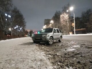 2000 Infiniti QX4 I, серебристый, 755000 рублей, вид 1