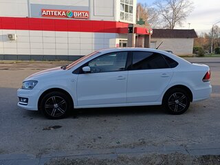 2015 Volkswagen Polo V Рестайлинг, белый, 1450000 рублей, вид 4
