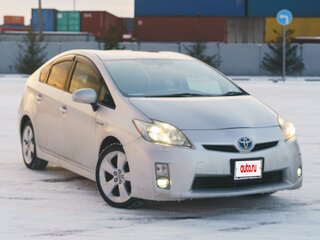 2009 Toyota Prius III (XW30), серебристый, 888000 рублей, вид 2