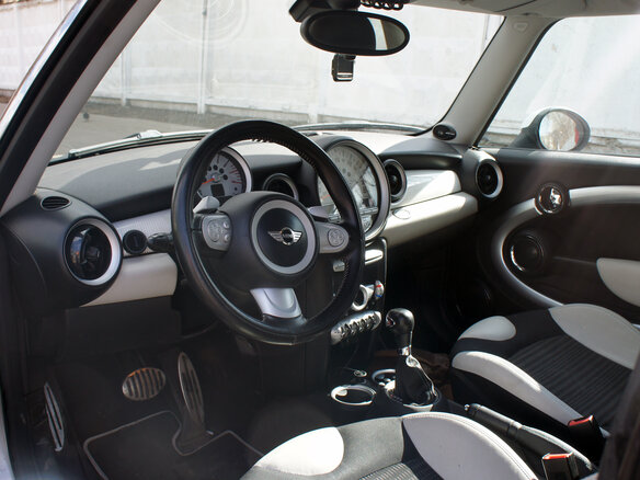 2010 Mini Hatch Cooper S II (R56) Рестайлинг, серебристый - вид 6