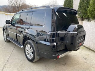 2017 Mitsubishi Pajero IV Рестайлинг 2, чёрный, 3100000 рублей, вид 3