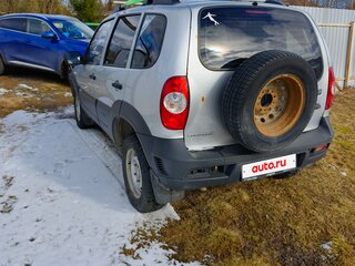 2011 Chevrolet Niva I Рестайлинг, серый, 450000 рублей, вид 3