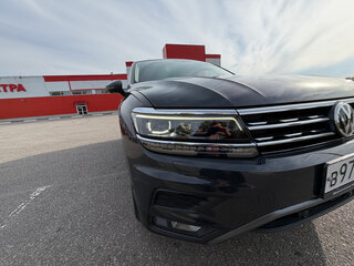2018 Volkswagen Tiguan II, серый, 3190000 рублей, вид 3
