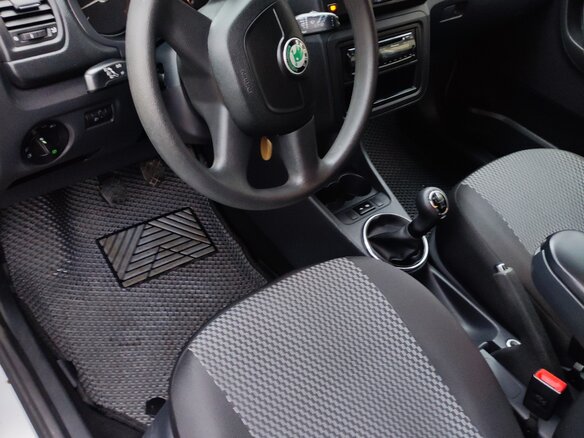 2012 Skoda Fabia II Рестайлинг, серый, 750000 рублей - вид 4