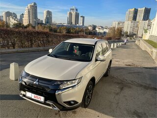 2021 Mitsubishi Outlander III Рестайлинг 3, белый, 3100000 рублей, вид 4