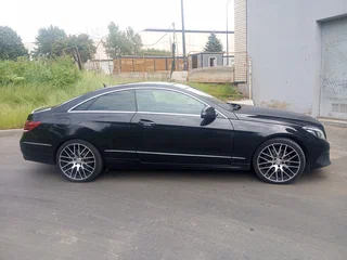 2013 Mercedes-Benz E-Класс 200 IV (W212, S212, C207) Рестайлинг, чёрный, 1600000 рублей, вид 3