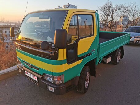 2004 Nissan Atlas, зелёный, 2250000 рублей, вид 2