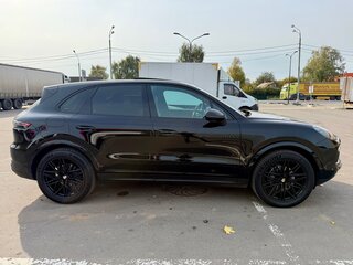 2020 Porsche Cayenne III, чёрный, 6200000 рублей, вид 4