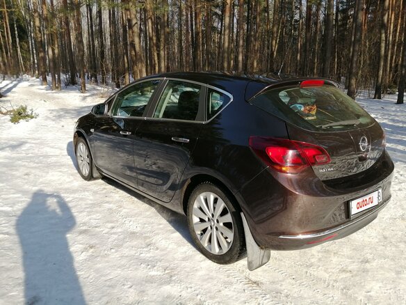 2013 Opel Astra J Рестайлинг, коричневый, 828000 рублей - вид 1
