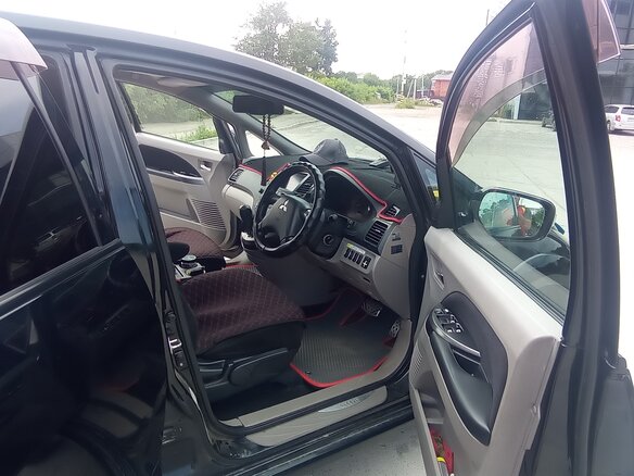 2006 Mitsubishi Grandis I, чёрный, 970000 рублей - вид 18