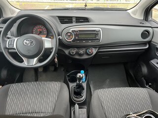 2012 Toyota Yaris III, серый, 750000 рублей, вид 5