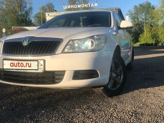 2011 Skoda Octavia II (A5) Рестайлинг, белый, 800000 рублей, вид 1