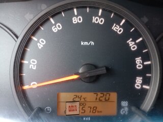 2015 Toyota HiAce H200 Рестайлинг, серебристый, 3890000 рублей, вид 2