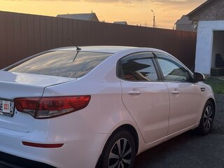 2016 Kia Rio III Рестайлинг, белый, 800000 рублей, вид 2