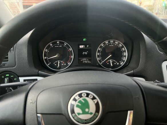 2010 Skoda Octavia DSG7 II (A5) Рестайлинг, серый, 850000 рублей - вид 9
