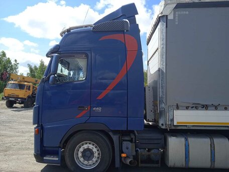2008 Volvo FH, синий, 5500000 рублей, вид 5
