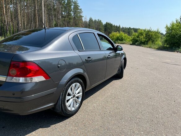 2012 Opel Astra H Рестайлинг, серый, 680000 рублей - вид 3