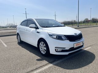 2016 Kia Rio III Рестайлинг, белый, 1350000 рублей, вид 1