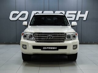 2013 Toyota Land Cruiser 200 Series Рестайлинг 1, белый, 4840000 рублей, вид 3