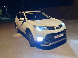 2014 Toyota RAV4 IV (XA40), белый, 2200000 рублей, вид 3
