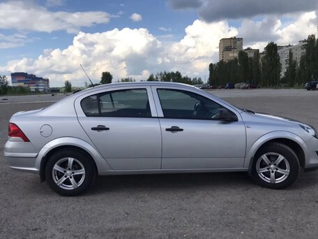 2013 Opel Astra H Рестайлинг, серебристый, 650000 рублей, вид 4