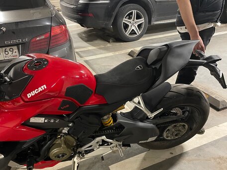 2021 Ducati Streetfighter V4, красный, 1800000 рублей, вид 5