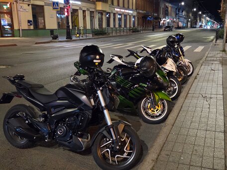 2025 Bajaj Dominar 400, чёрный, 430000 рублей, вид 3