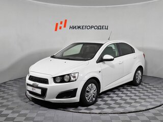 2013 Chevrolet Aveo II, белый, 646000 рублей, вид 1