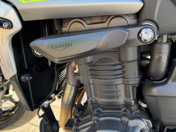 2022 Triumph Speed Triple, серый, 2000000 рублей - вид 13