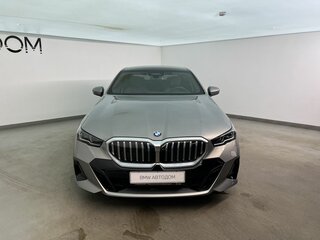 2025 BMW 5 серии 520i VIII (G60/G61/G68), серый, 6850000 рублей, вид 3