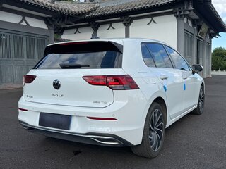 2021 Volkswagen Golf VIII, белый, 1677000 рублей, вид 4