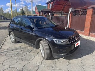 2020 Volkswagen Tiguan II, чёрный, 2390000 рублей, вид 4