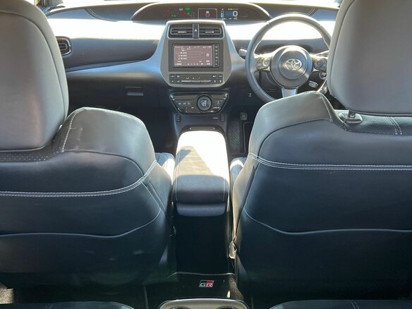 2019 Toyota Prius PHV ZVW52 IV (XW50), чёрный, 2400000 рублей - вид 5