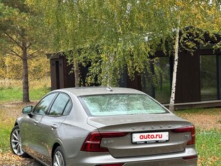 2020 Volvo S60 III, золотистый, 2950000 рублей, вид 4