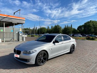 2012 BMW 5 серии 520i VI (F10/F11/F07), серебристый, 2100000 рублей, вид 5