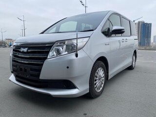 2018 Toyota Noah III (R80) Рестайлинг, серебристый, 1500000 рублей, вид 3