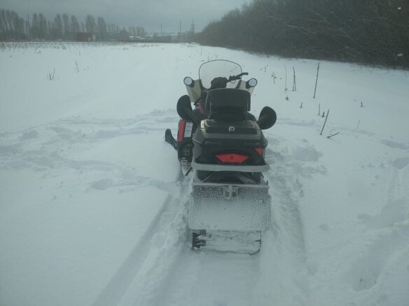 2010 BRP Ski-Doo Expedition SE 1200, красный - вид 3