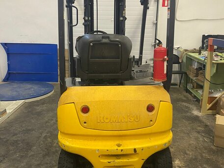 2007 Komatsu FB, жёлтый, 1800000 рублей, вид 2