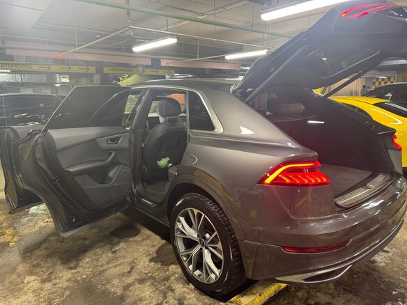 2021 Audi Q8 45 TDI I (4M), серый, 8500000 рублей - вид 5