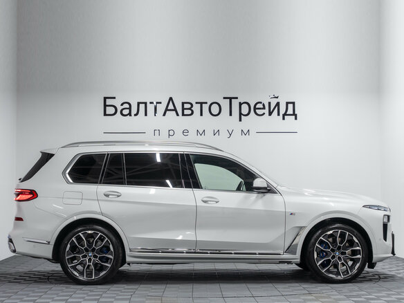 2026 BMW X7 40i I (G07) Рестайлинг, белый, 16350000 рублей - вид 6