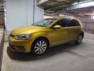 2018 Volkswagen Golf VII Рестайлинг, золотистый, 2000000 рублей, вид 1