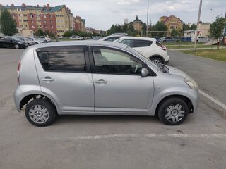 2005 Toyota Passo I (C10), серебристый, 320000 рублей, вид 3