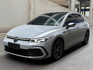2022 Volkswagen Golf VIII, серебристый, 1580000 рублей, вид 2
