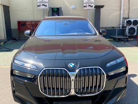2026 BMW 7 серии 740d xDrive VII (G70), чёрный, 15890000 рублей, вид 5