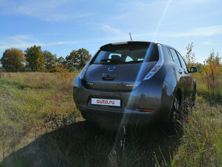 2014 Nissan Leaf I (ZE0/AZE0), серебристый, 1224281 рублей, вид 2