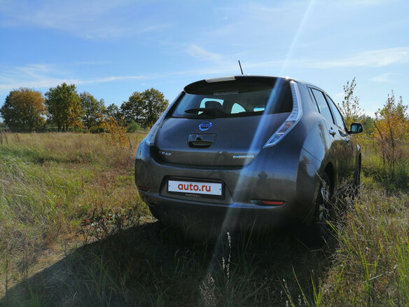 2014 Nissan Leaf (EM57) I (ZE0/AZE0), серебристый, 1245904 рублей - вид 1