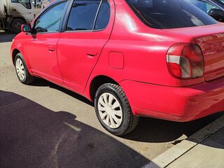 2001 Toyota Platz, красный, 300000 рублей, вид 4
