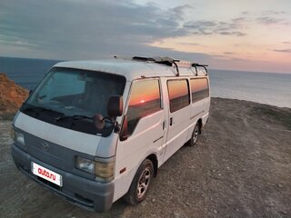 2001 Mazda Bongo Friendee I Рестайлинг, белый, 590000 рублей, вид 1